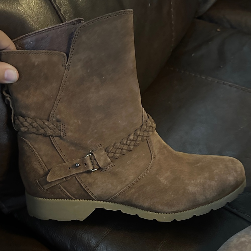 Teva Women's tan suede Ankle Boots - Picture 7 of 11
